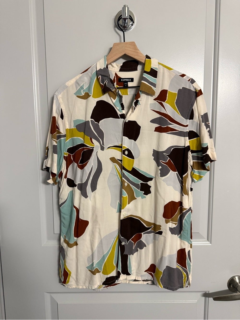 Express Men’s Short Sleeve Button-Up Shirt